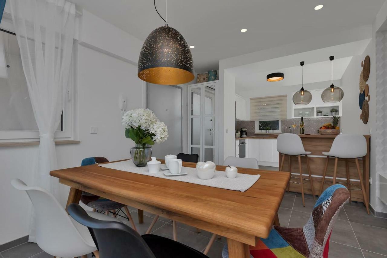 Charming Apartment Tissa With Sea View Макарска Экстерьер фото