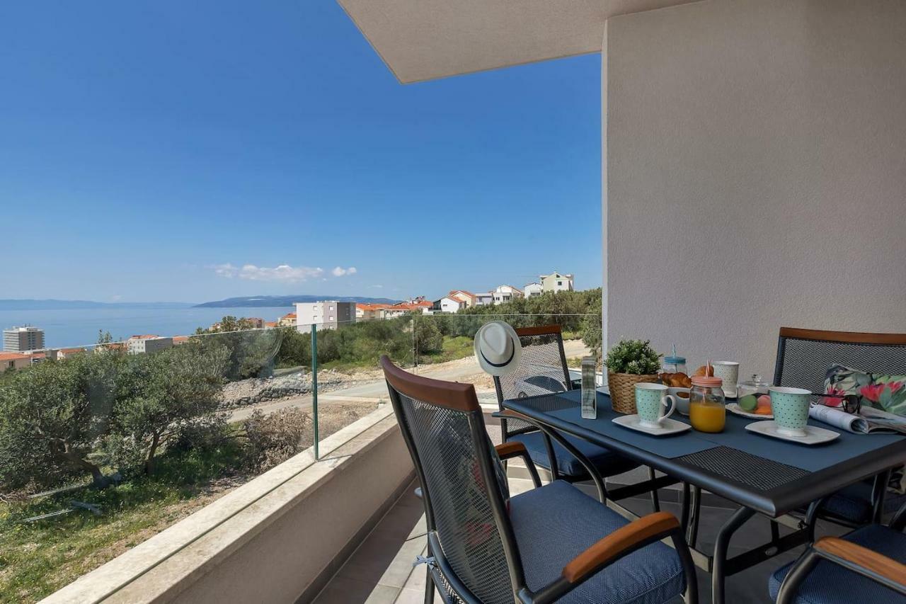 Charming Apartment Tissa With Sea View Макарска Экстерьер фото