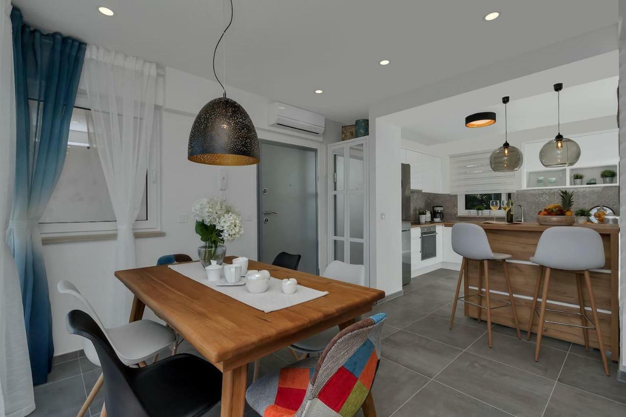 Charming Apartment Tissa With Sea View Макарска Экстерьер фото