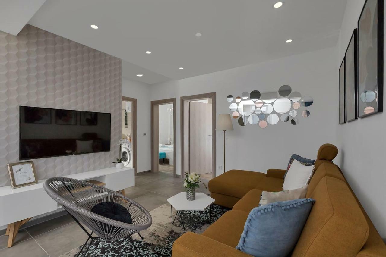 Charming Apartment Tissa With Sea View Макарска Экстерьер фото