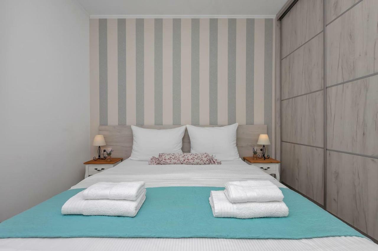 Charming Apartment Tissa With Sea View Макарска Экстерьер фото